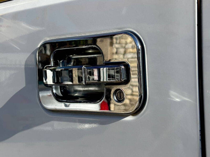 2005 HUMMER H2
