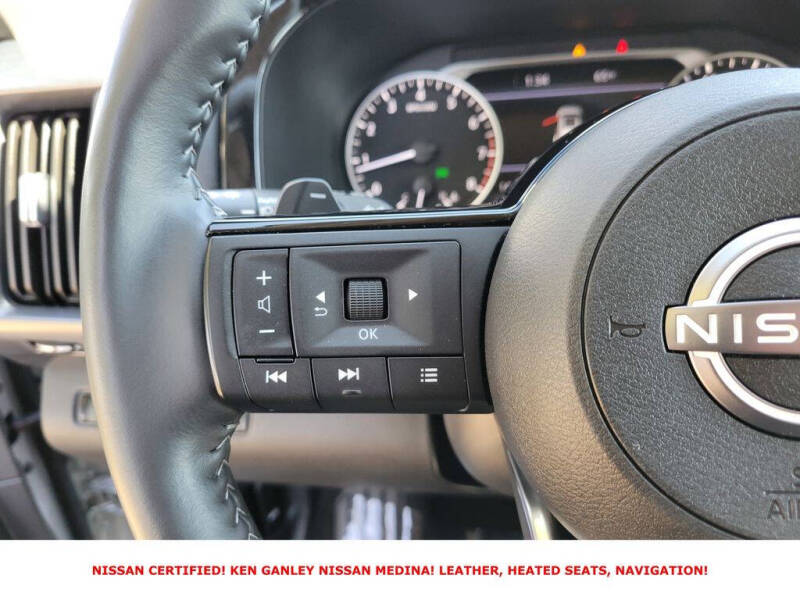 2025 Nissan Pathfinder SL