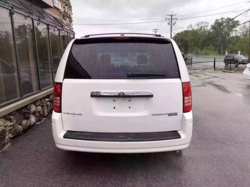 2010 Chrysler Town and Country Touring