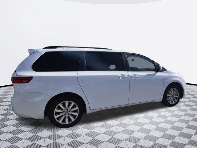 2017 Toyota Sienna LE Mobility 7-Passenger