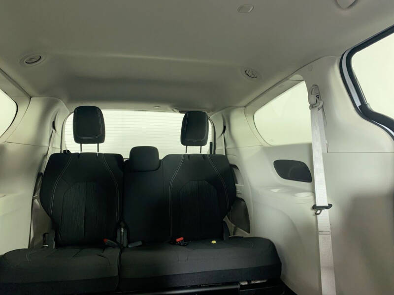 2024 Chrysler Voyager LX