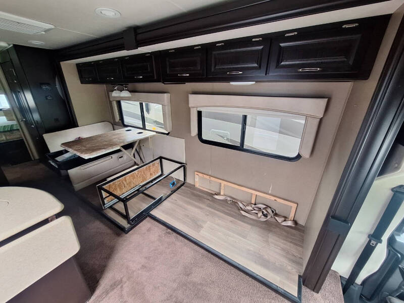 2016 NeXus RV Phantom 325C