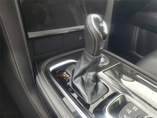 2022 Infiniti QX80 Luxe