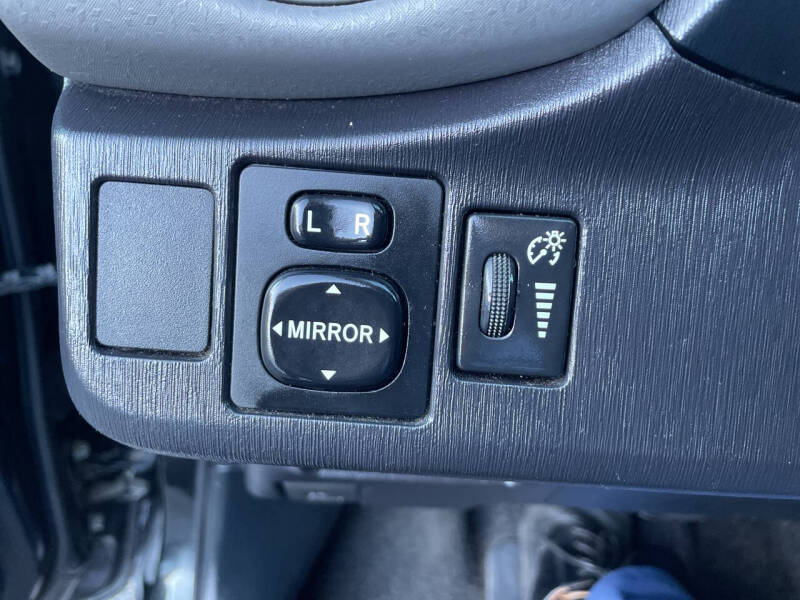 2012 Toyota Yaris 5-Door SE