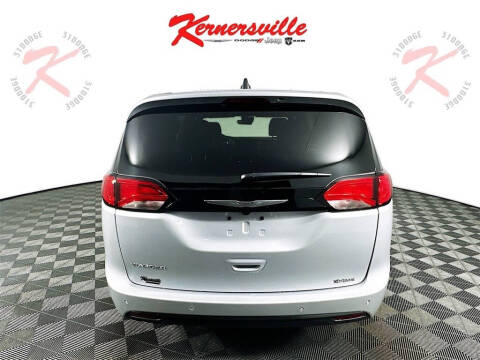 2026 Chrysler Voyager LX