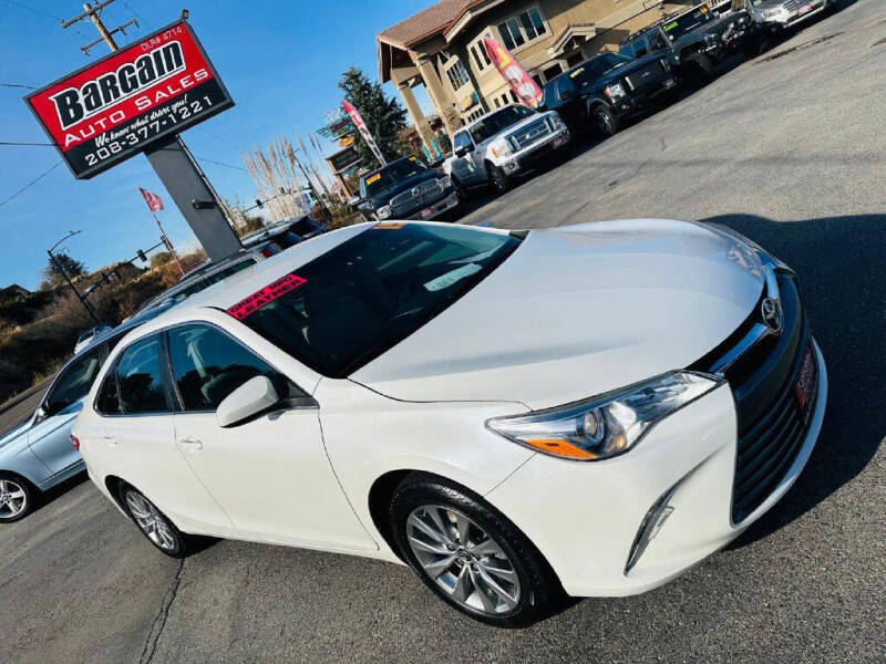 2015 Toyota Camry XLE photo 9