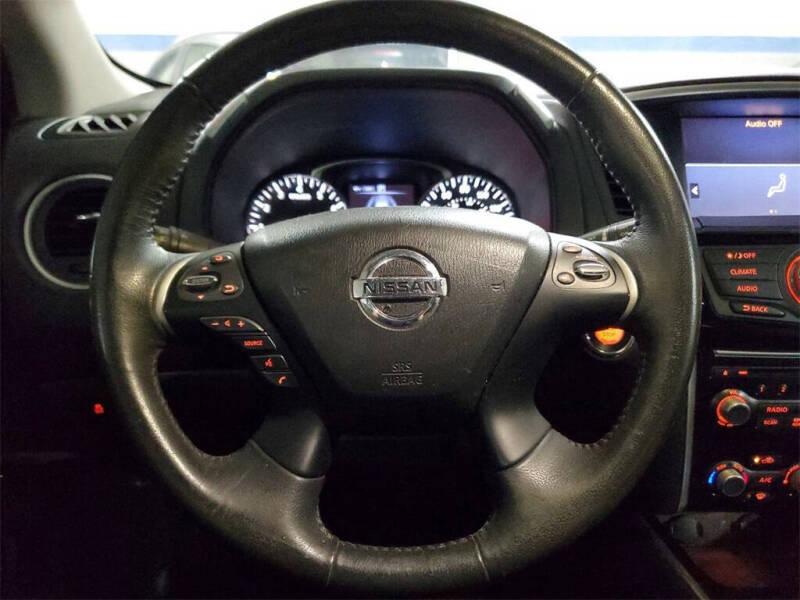 2017 Nissan Pathfinder SV