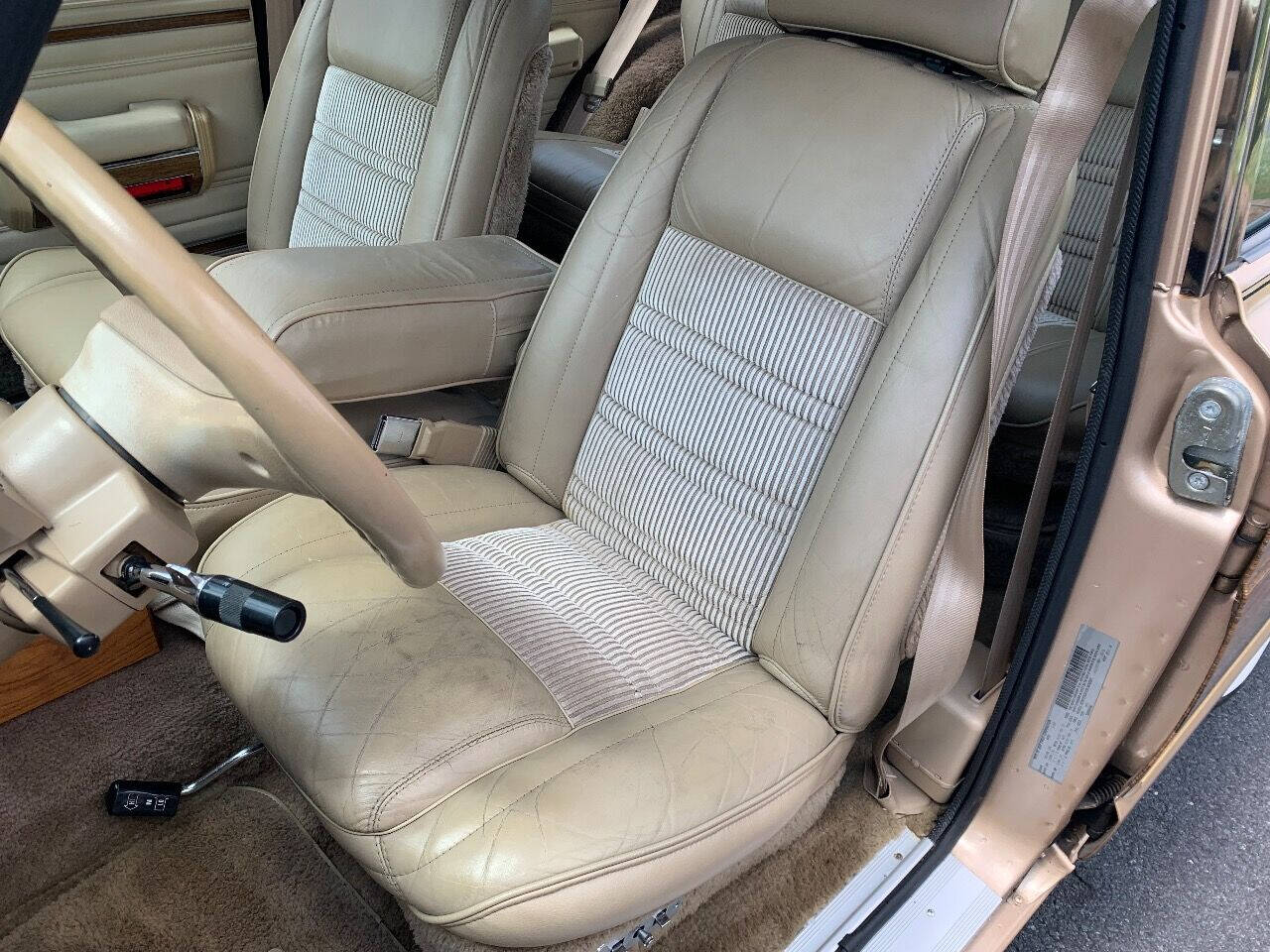 1989 Jeep Grand Wagoneer 12