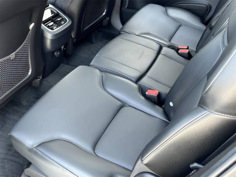 2022 Volvo XC90 T5 Momentum