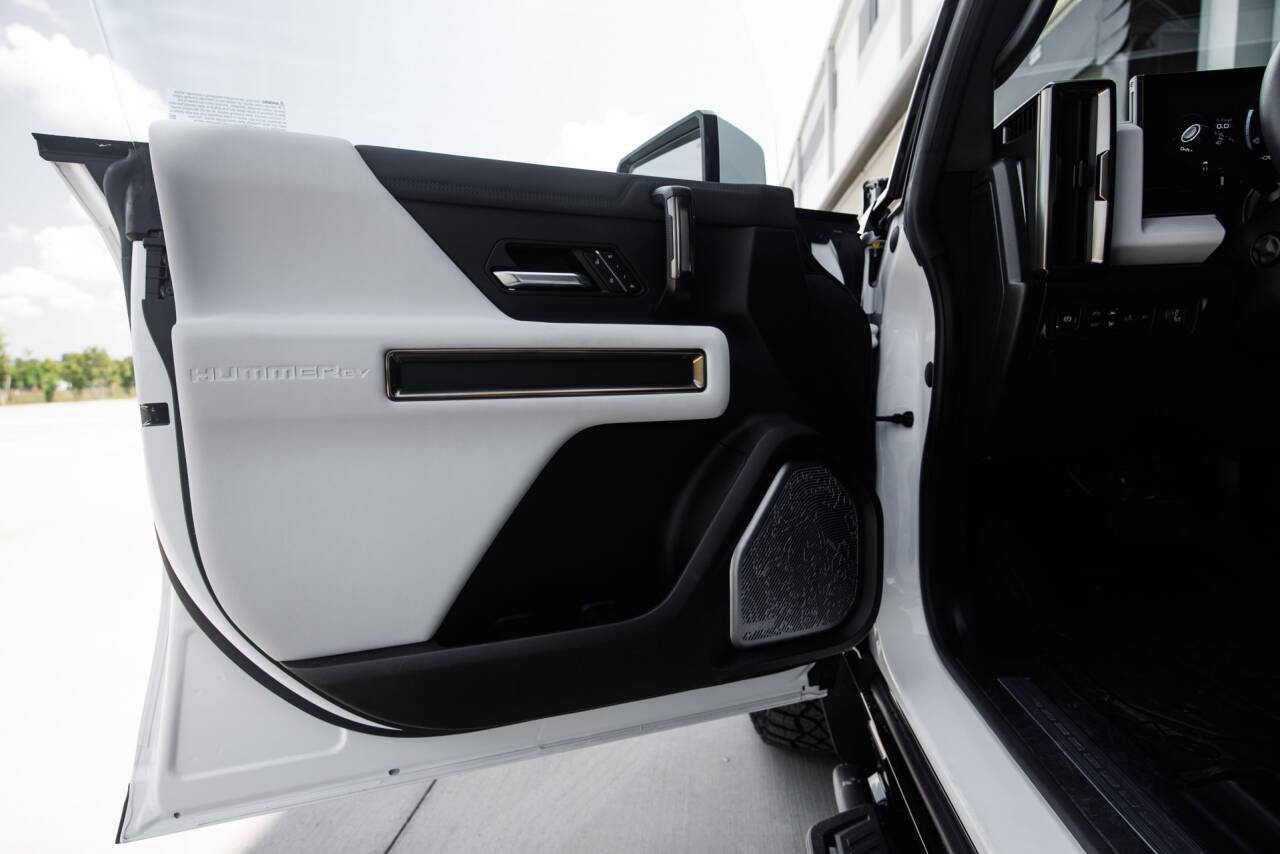 2022 GMC HUMMER EV 12
