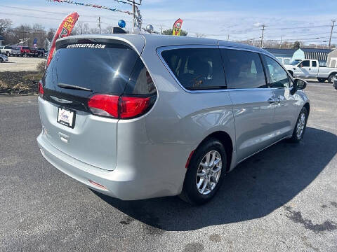 2023 Chrysler Voyager LX