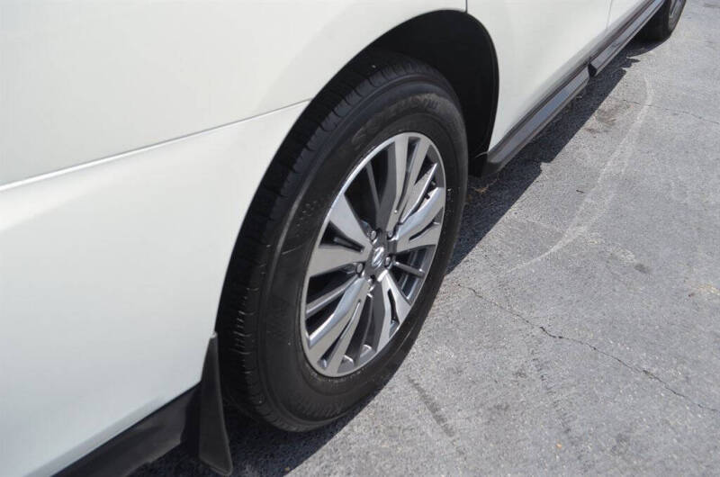 2020 Nissan Pathfinder SL