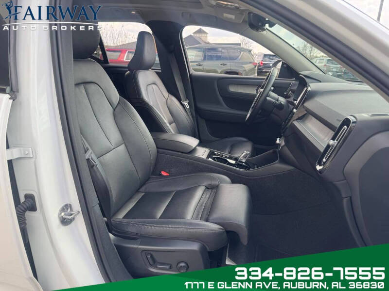 2024 Volvo XC40 B5 Plus Dark Theme