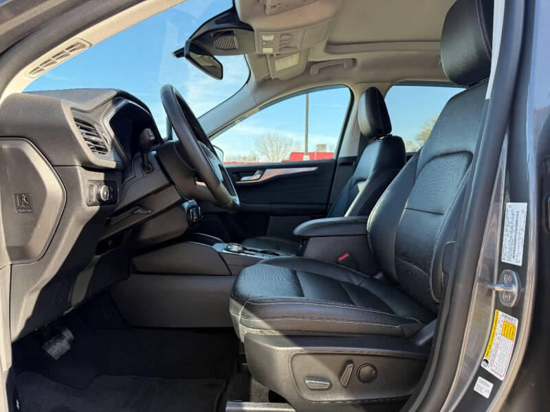 2022 Ford Escape Titanium