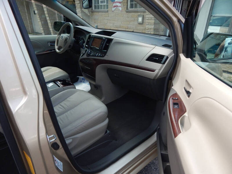 2011 Toyota Sienna XLE 8-Passenger