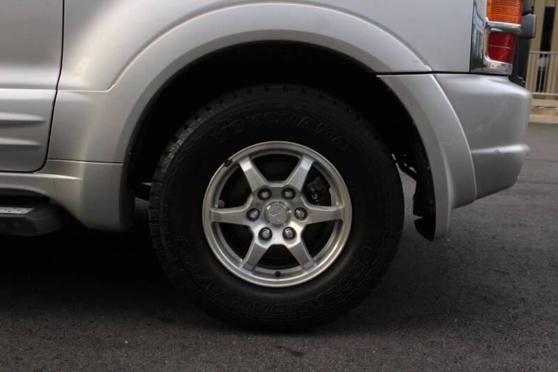 2000 Mitsubishi Pajero