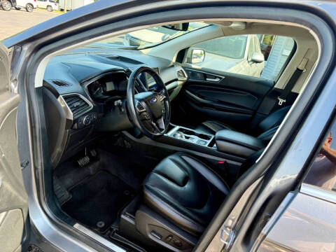 2022 Ford Edge Titanium