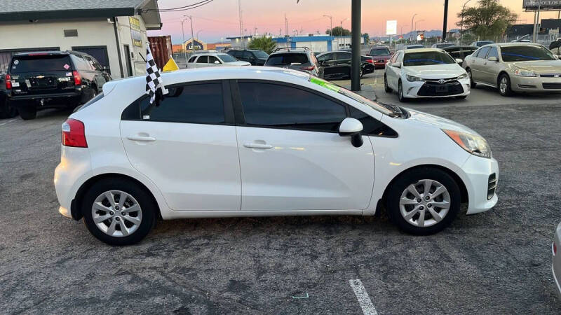 2017 Kia Rio 5-Door LX