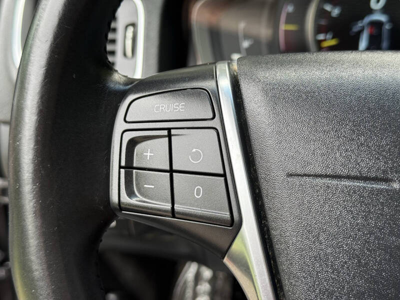 2015 Volvo V60 Cross Country T5