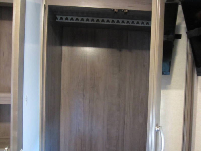 2019 Winnebago MInnie Plus Series 29DDBH