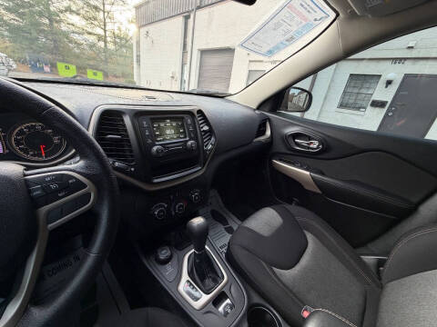 2017 Jeep Cherokee Sport