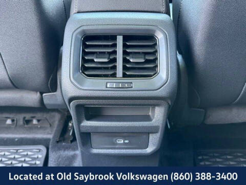 2025 Volkswagen Taos SE Black