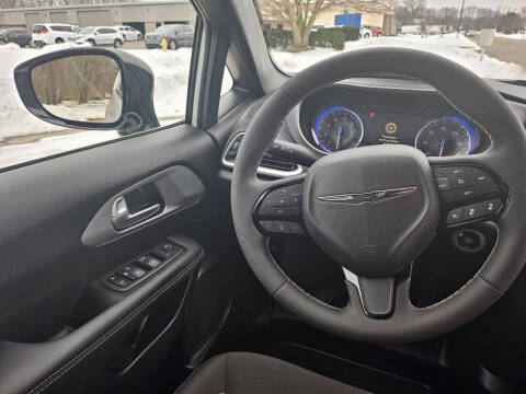 2024 Chrysler Pacifica Touring