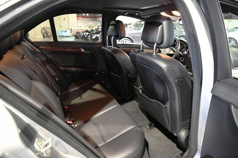 2009 Mercedes-Benz C-Class 28