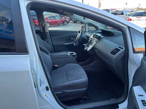 2013 Toyota Prius v Three