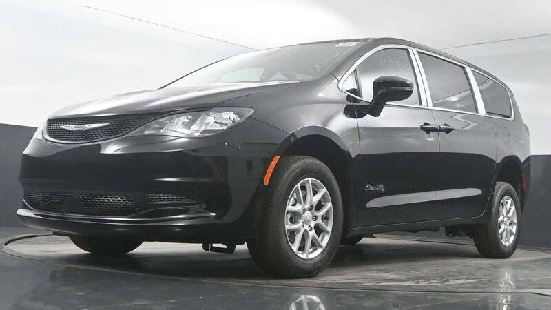 2025 Chrysler Voyager LX