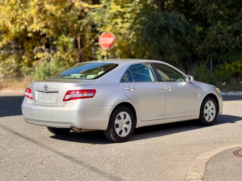 2010 Toyota Camry LE photo 7