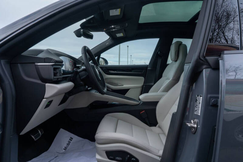 2025 Porsche Macan 4S Electric