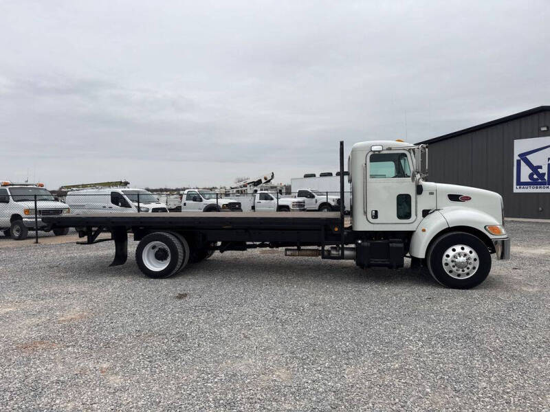 2009 Peterbilt 330