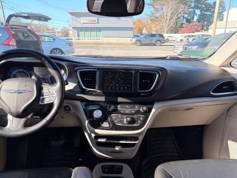 2020 Chrysler Pacifica Touring L