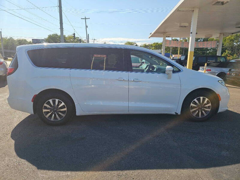 2022 Chrysler Pacifica Hybrid Touring L
