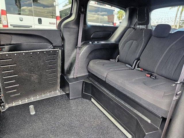 2024 Chrysler Pacifica Touring