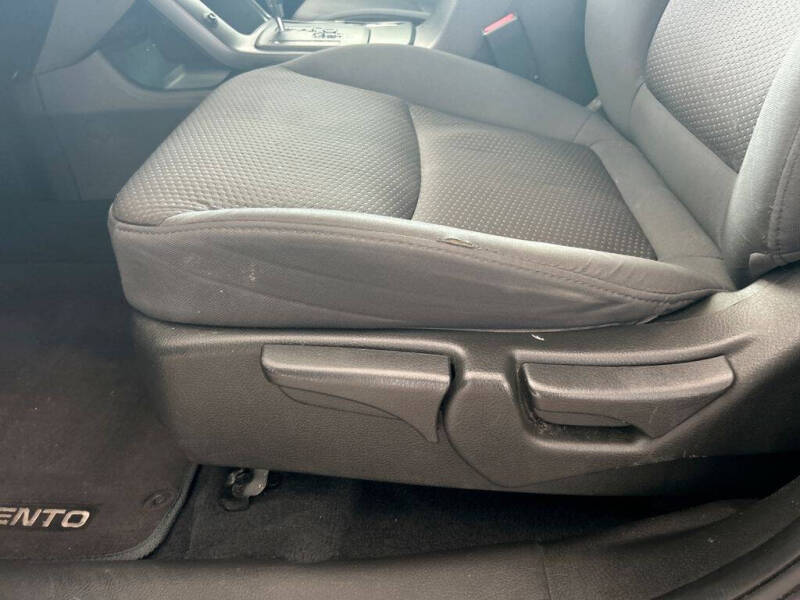 2011 Kia Sorento LX