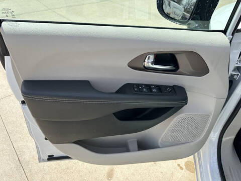 2024 Chrysler Voyager LX