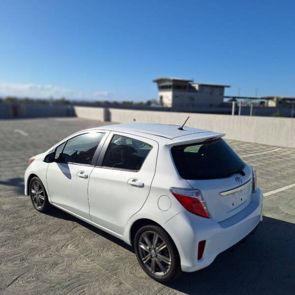 2012 Toyota Yaris 5-Door SE