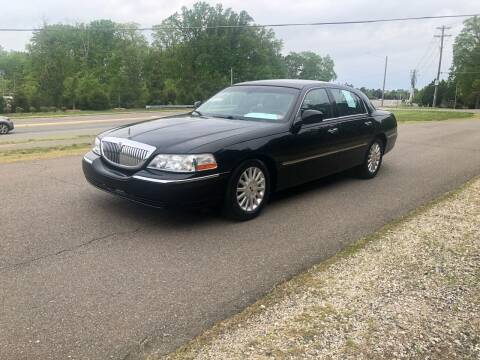 2004 Lincoln Town Car for sale at Economy Auto Sales in Dumfries VA