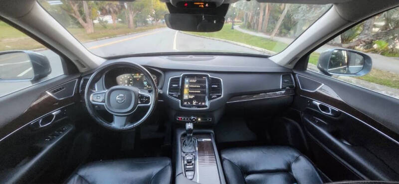 2016 Volvo XC90 Momentum's photo