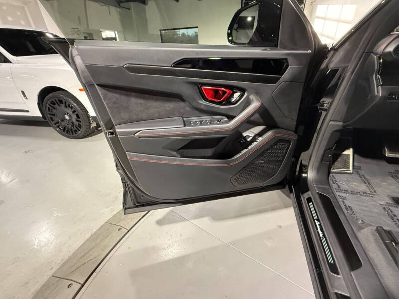 2023 Lamborghini Urus S