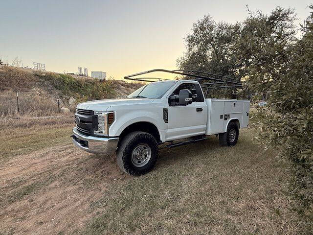 2019 Ford F-350 Super Duty XL's photo