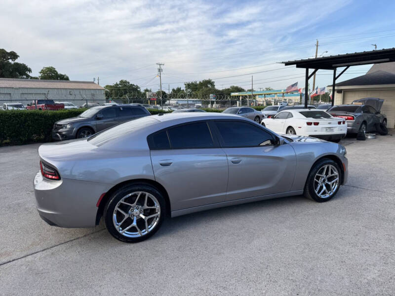 2016 Dodge Charger SE