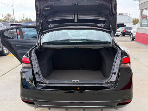 2023 Nissan Versa SV