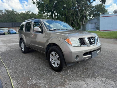 2005 Nissan Pathfinder LE