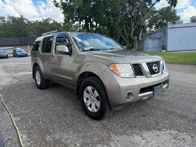 2005 Nissan Pathfinder LE