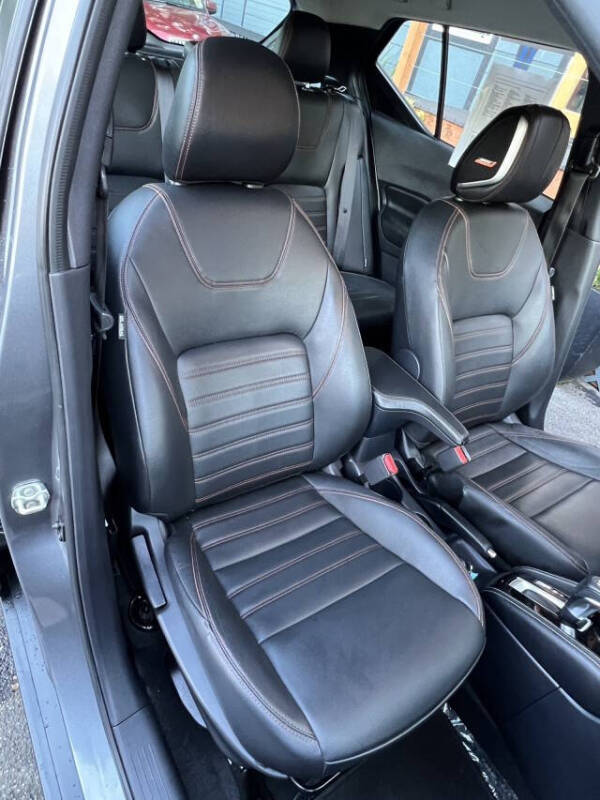 2020 Nissan Kicks SR