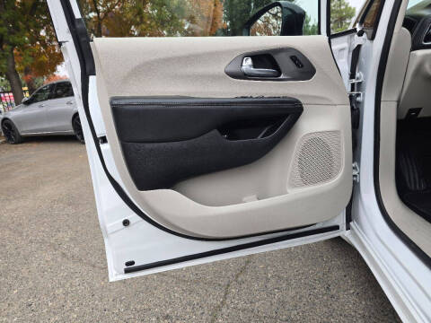 2024 Chrysler Pacifica Plug-In Hybrid