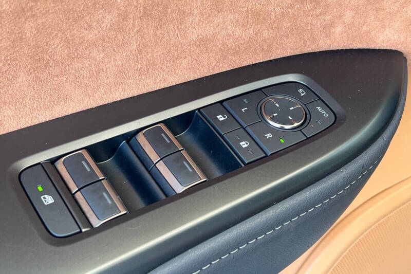 2023 Lexus RZ 450e Luxury